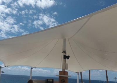 Cúpula textil tensada instalada en el Hotel Guayarmina Princess, Tenerife
