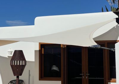 Instalación de Vela Tensada en Terraza de Villa – Playa Blanca, Lanzarote