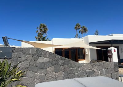 Instalación de Vela Tensada en Terraza de Villa – Playa Blanca, Lanzarote