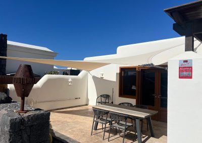 Instalación de Vela Tensada en Terraza de Villa – Playa Blanca, Lanzarote